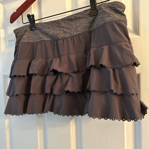 Lululemon weightless skirt - Picture 2 of 5